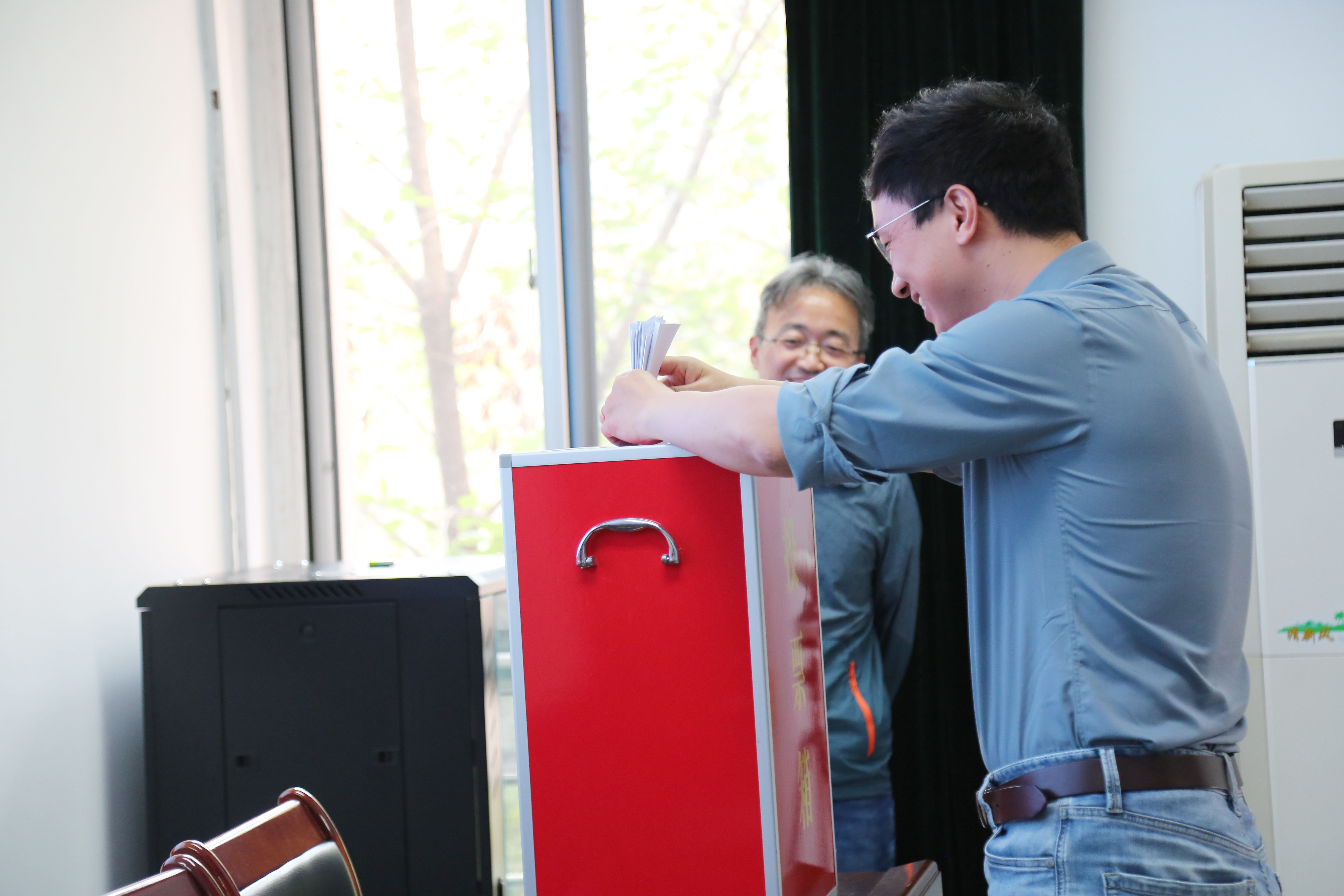 投票1.JPG 投票1.JPG