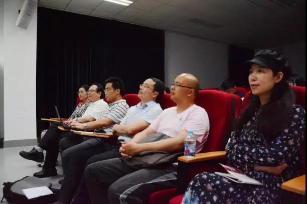 美国福德汉姆大学终身教授兰斯·斯特拉特赴华师大啪啪啦
做讲座 美国福德汉姆大学终身教授兰斯·斯特拉特赴华师大啪啪啦
做讲座